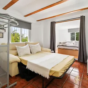 apartment-house-with-pool-and-breakfast-included-in-los.hotelsinnerja.org/